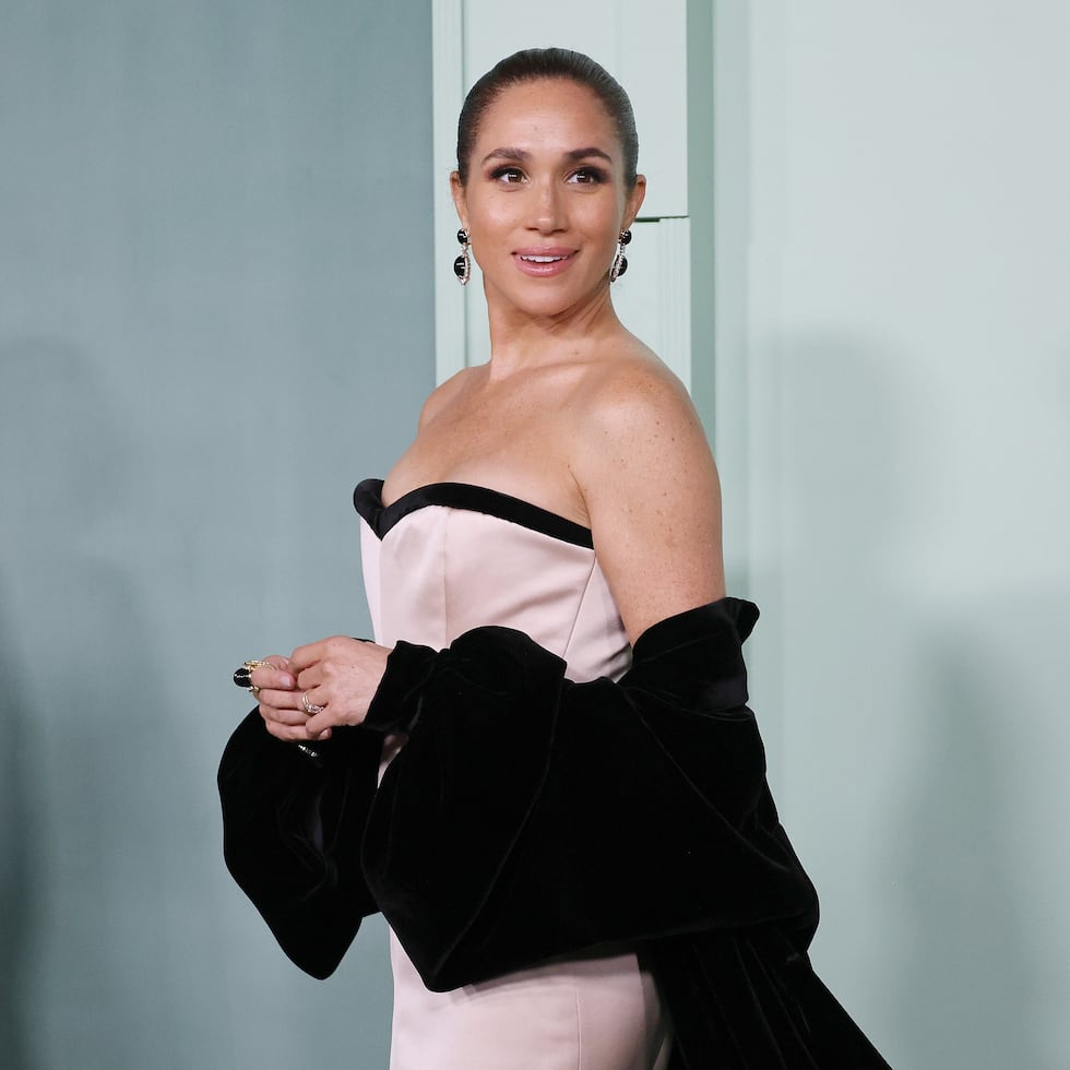 Propietaria de la empresa As Ever, impulsora de iniciativas como el blog de estilo de vida he Tig, exactriz y voluntaria en misiones humanitarias, Meghan es una peculiar duquesa que está volviendo a sus raíces.