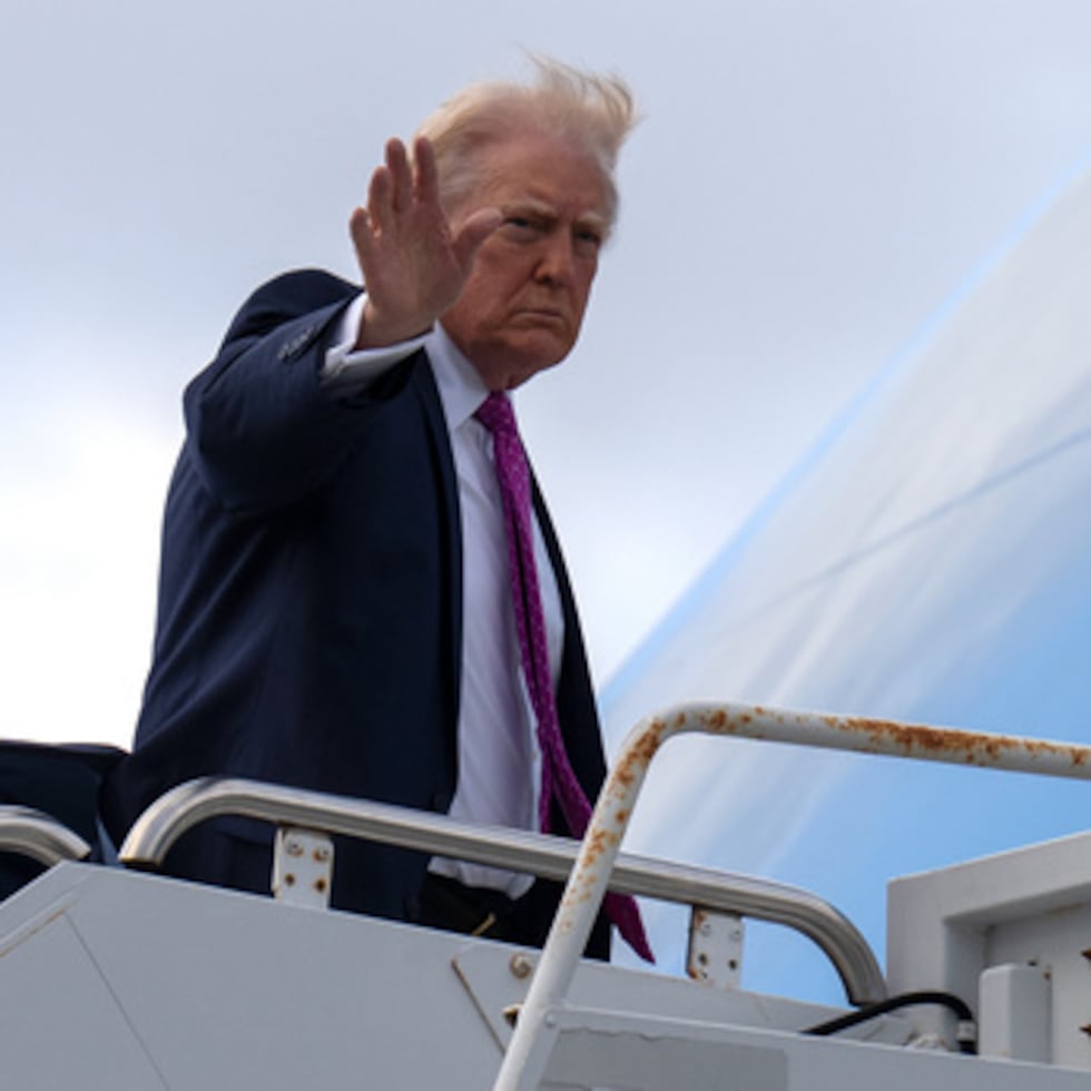 El sospechoso, Andrew Emerald, de 45 años, publicó entre mayo y julio de 2025 ocho mensajes en los que amenazó con matar o herir al mandatario estadounidense, al que calificó de monstruo.