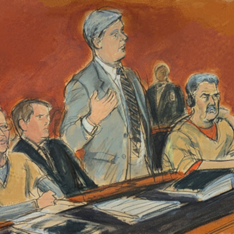 Ha sido acusado de uso ilegal de información confidencial del gobierno para beneficio personal, robo de información gubernamental no pública, fraude de materias primas, fraude con medios electrónicos y realización de una transacción monetaria ilegal.