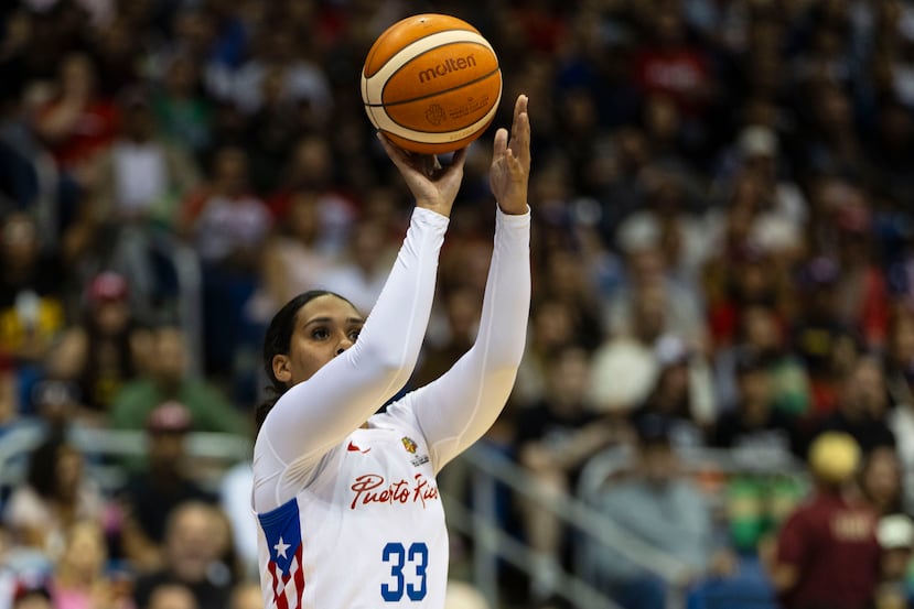 India Pagán realiza un disparo en el juego contra Estados Unidos.