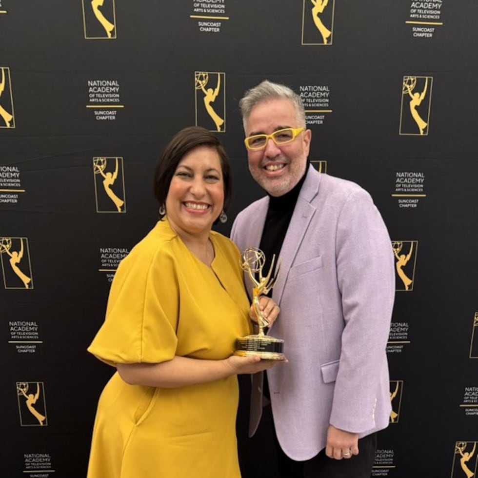 La productora y directora Yamara Rodríguez junto al codirector Omar Camilo fueron reconocidos con un Emmy Award por el proyecto "S.O.S. Puerto Rico".