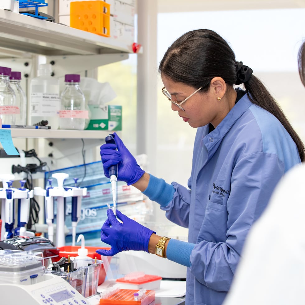 El NIIMBL eXperience for Educators es un programa inmersivo de dos días diseñado para introducir a los educadores en la industria biofarmacéutica mediante experiencias prácticas, vinculación con la industria y exposición directa a entornos reales de manufactura.