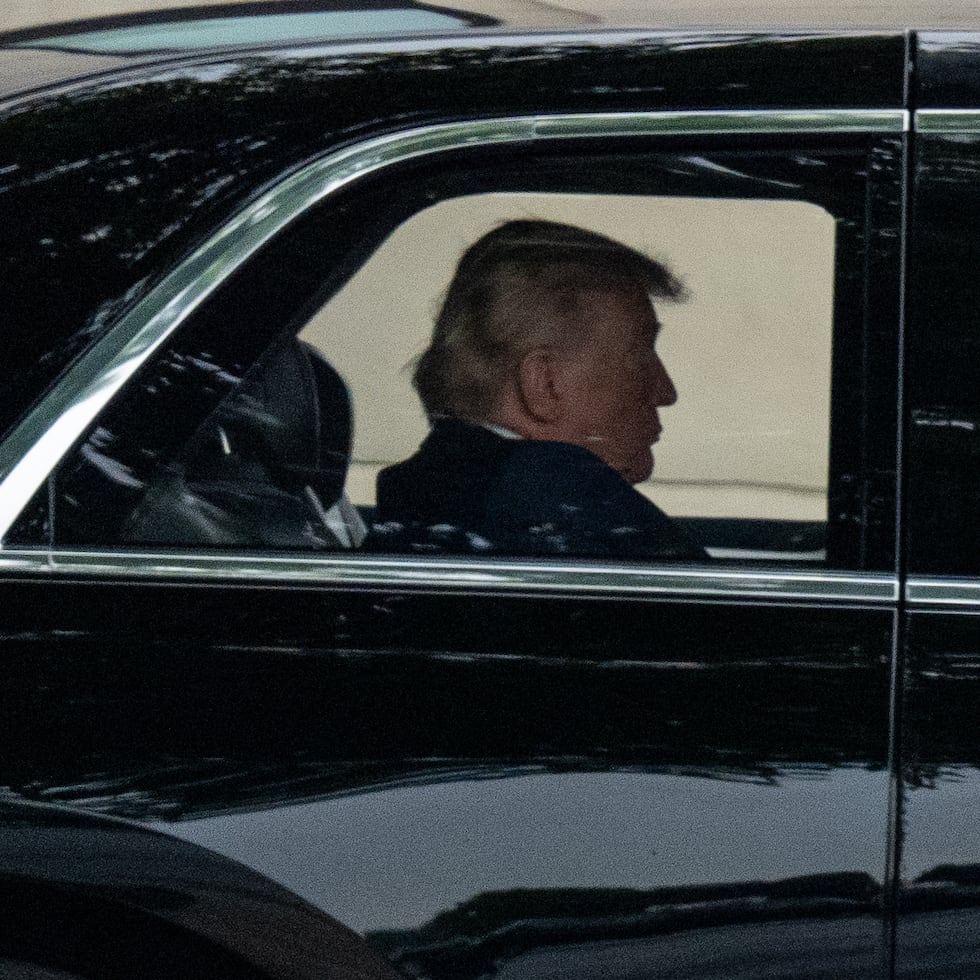 El presidente de EEUU, Donald Trump, abandona el Centro Médico Militar Nacional Walter Reed.
