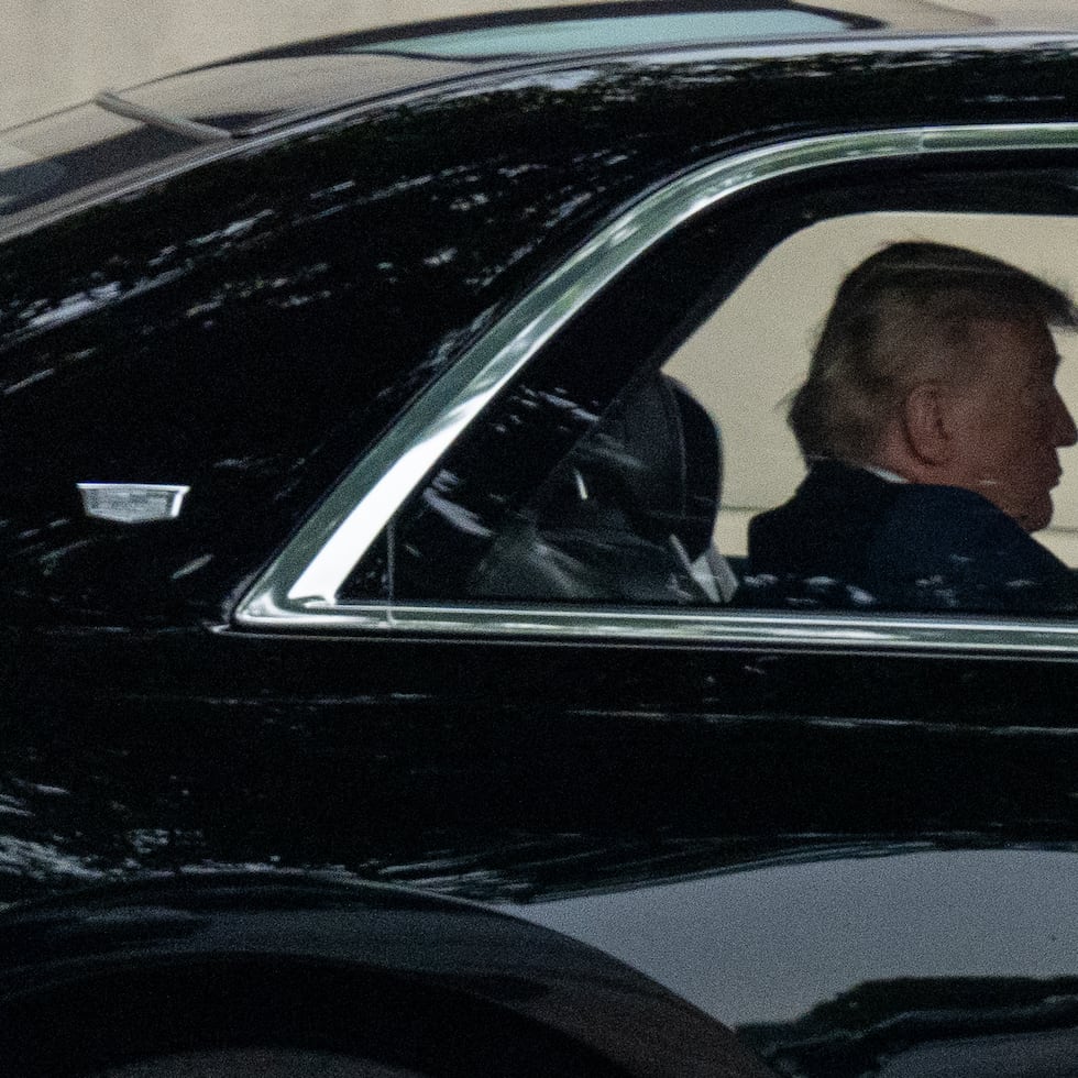 El presidente de EEUU, Donald Trump, abandona el Centro Médico Militar Nacional Walter Reed.