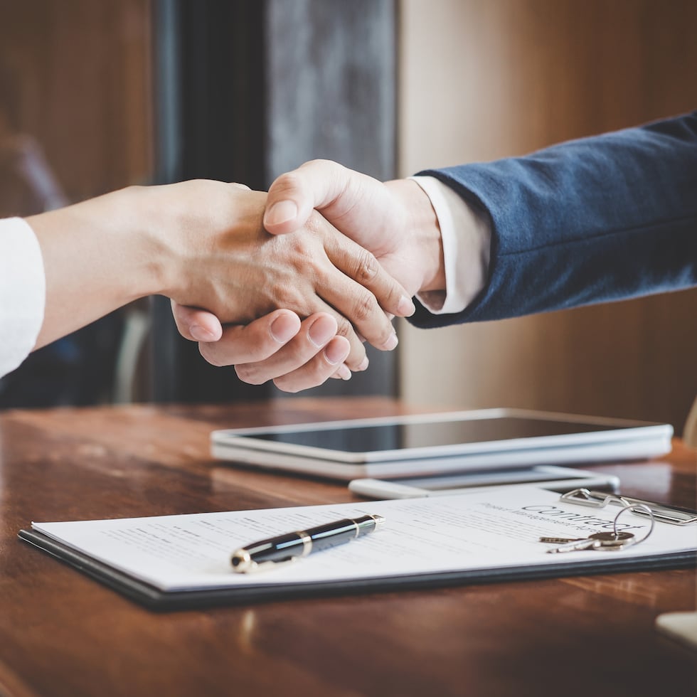 El trabajador, de 21 años, había comenzado a trabajar el 1 de junio pasado en una subsidiaria como informático en modalidad de teletrabajo y estaba destinado en el organismo estatal de acogida de solicitantes de asilo (COA).