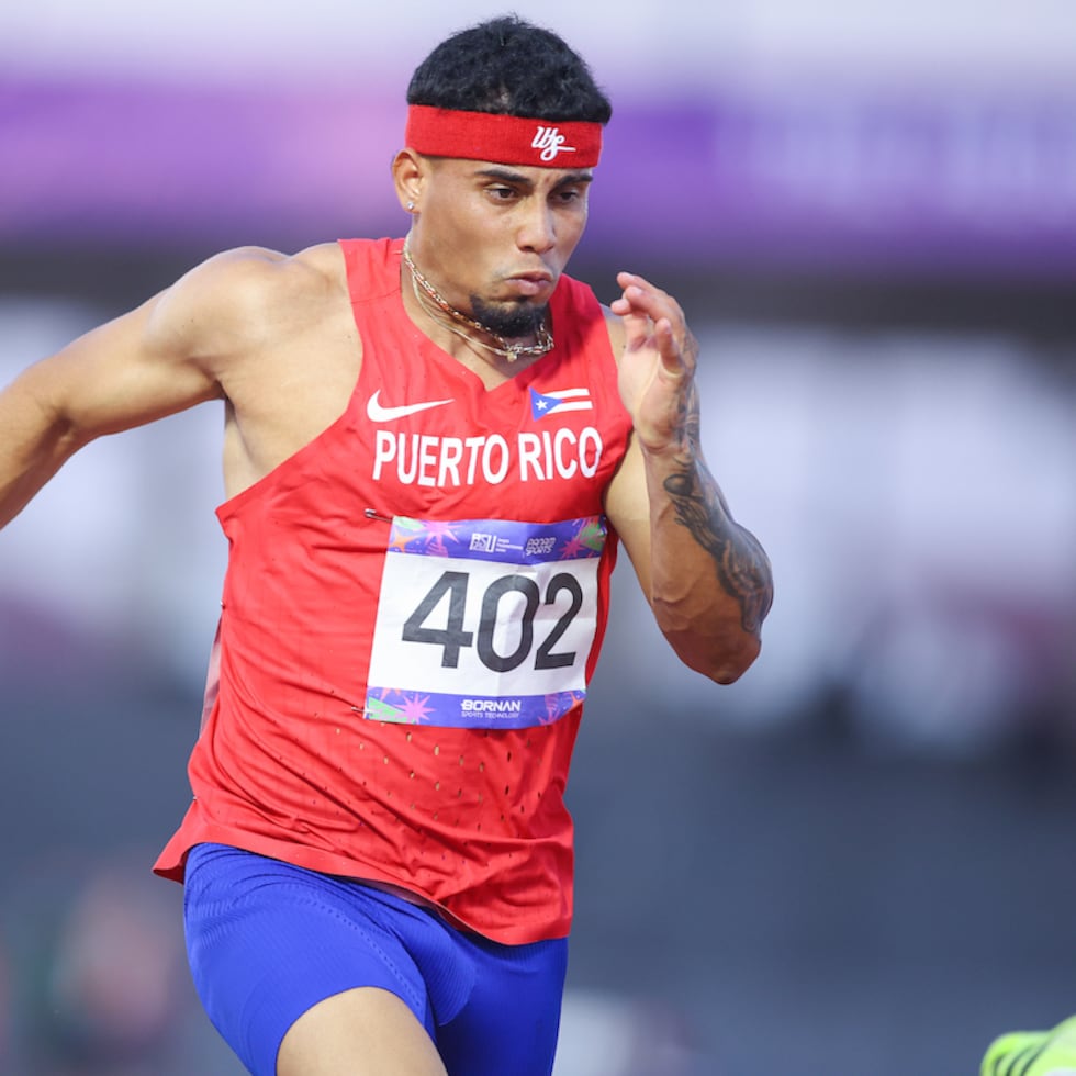 Benítez es dueño del récord nacional de los 60 metros con tiempo de 6.49 segundos, establecido en marzo de 2025.