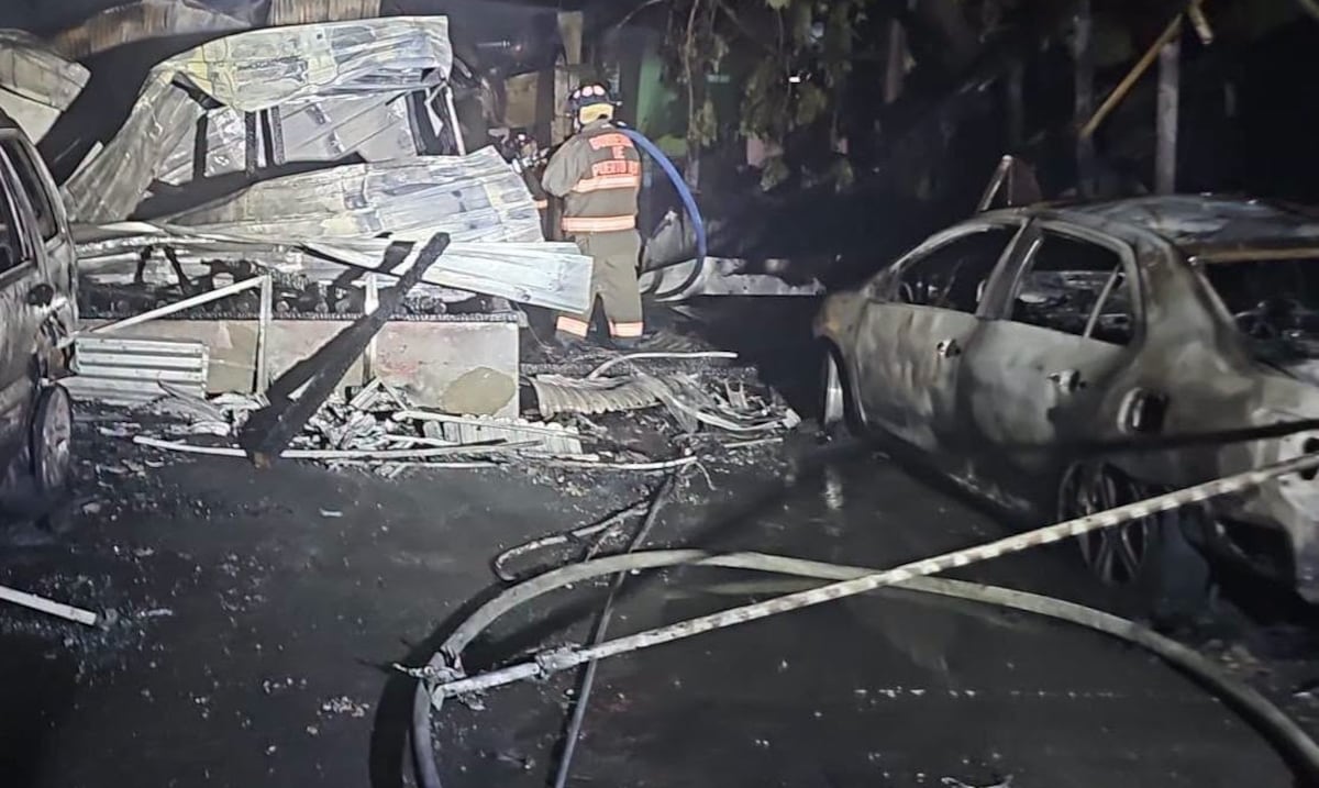 Incendio destruye varias residencias y vehículos en barrio Juana Matos de Cataño