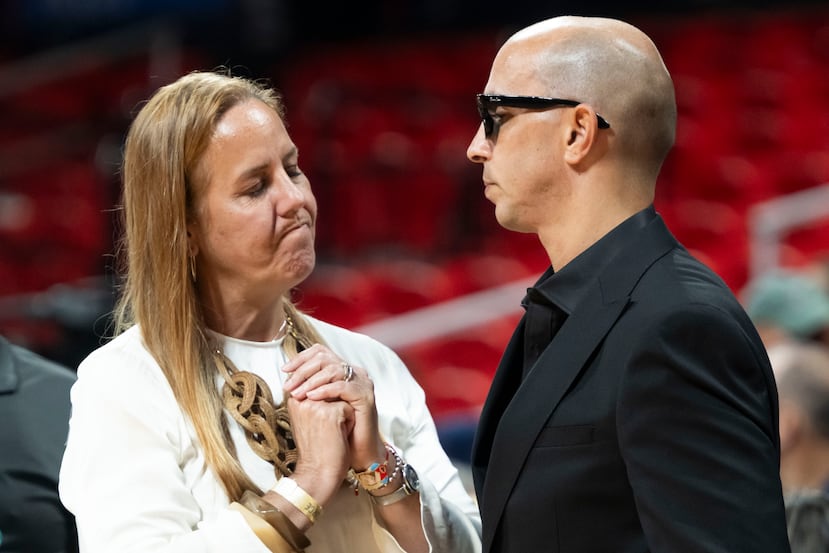 Carlos Arroyo junto a la viuda de Piculín, Sylvia Ríos.
