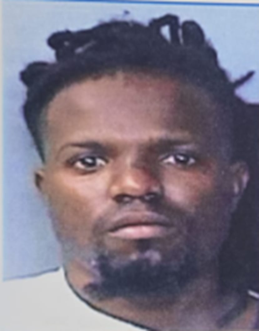 Miguel Isaac Miguel Jiménez, de 33 años, alias “Tico Tico”, fue extraditado a la isla procedente de la República Dominicana, para diligenciarle una orden de arresto por asesinato.