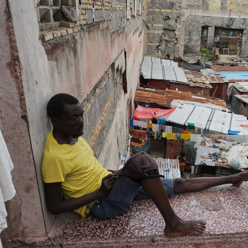 La mayoría de las personas que experimentan niveles de hambre de emergencia viven en la región noroeste de Haití, incluida Artibonite, que las pandillas han atacado sin piedad en los últimos años, arrasando comunidades y destruyendo tierras de cultivo.