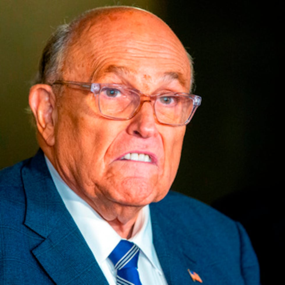 Giuliani, además, fue hospitalizado el pasado septiembre tras sufrir una fractura de vértebra y otras lesiones en un accidente de coche en New Hampshire.