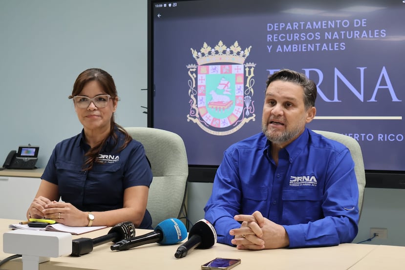 Marisel Martínez (izquierda), secretaria auxiliar de conservación e investigación del DRNA, y el secretario Waldemar Quiles.