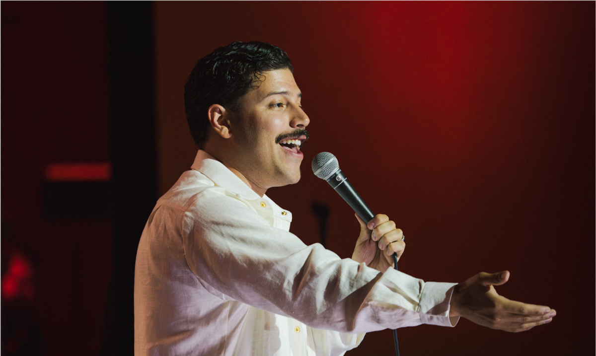 Angelo Colina conquista al público boricua con su stand-up "Niño ejemplo" en el Teatro Tapia