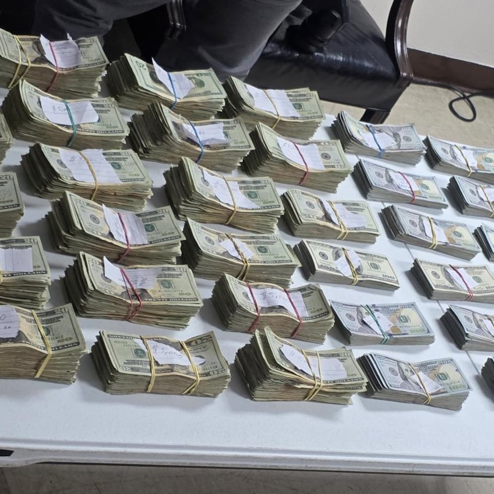 El dinero en efectivo ocupado en la residencia, que asciende a más de $268 mil en distintas denominaciones.