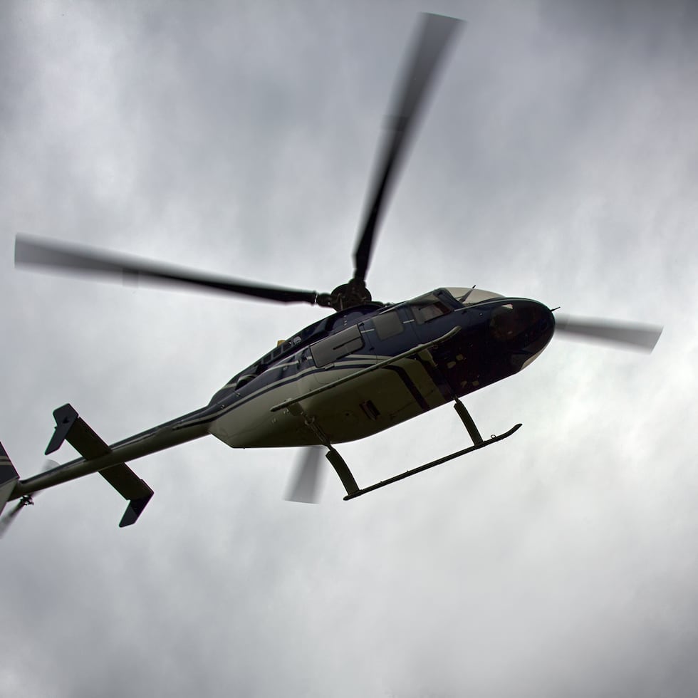 El helicóptero se precipitó a tierra por causas aún no establecidas con seis ocupantes, entre ellos los dos ecuatorianos.
