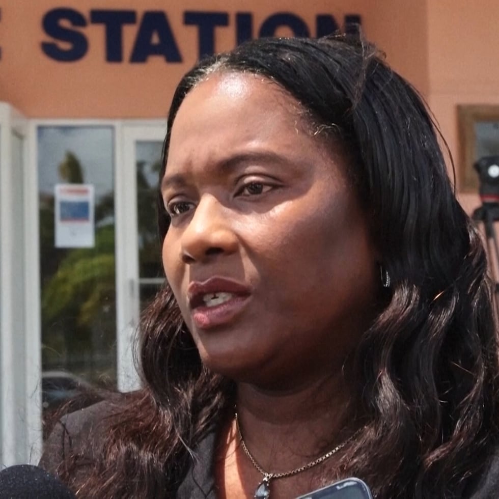 Liberan en Bahamas a estadounidense cuya esposa cayó de una lancha y está desaparecida