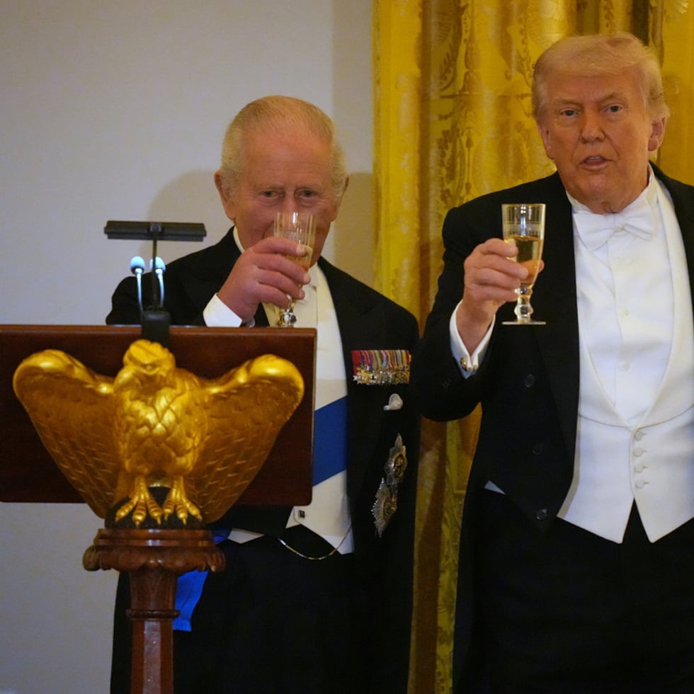 El rey Carlos III participó de una cena con el presidente Donald Trump en Washington. (AP Photo/Alex Brandon)