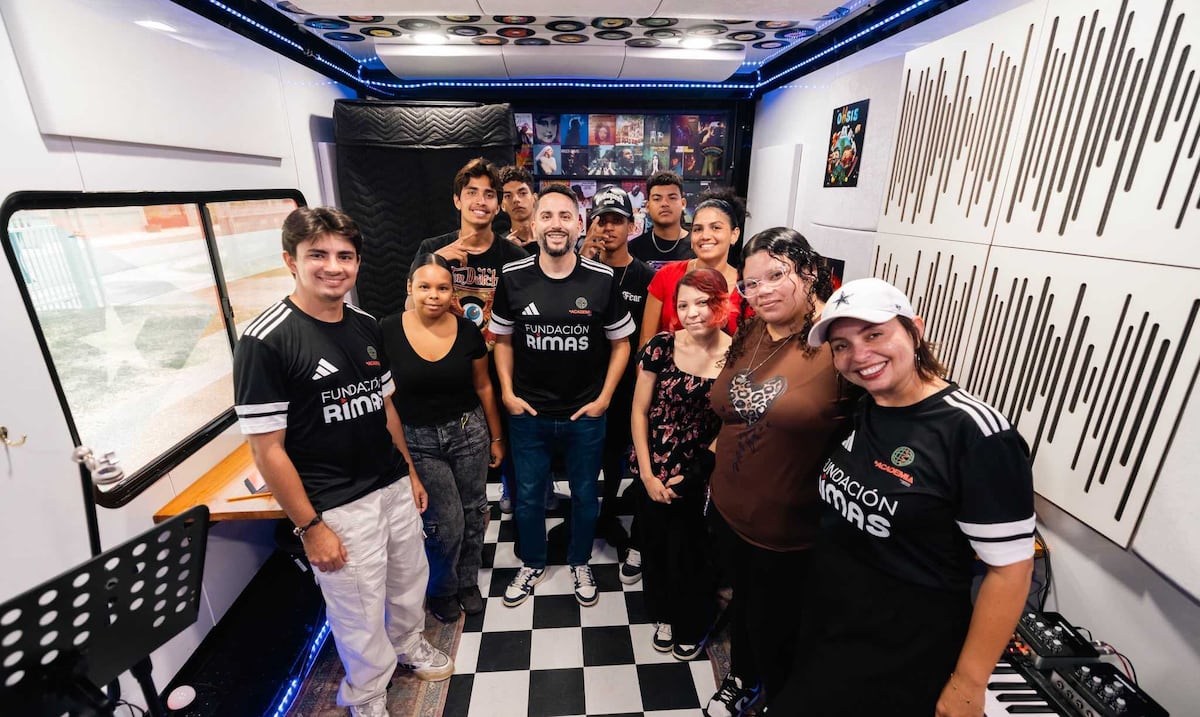 Fundación Rimas lleva estudio de grabación móvil a jóvenes de Salinas