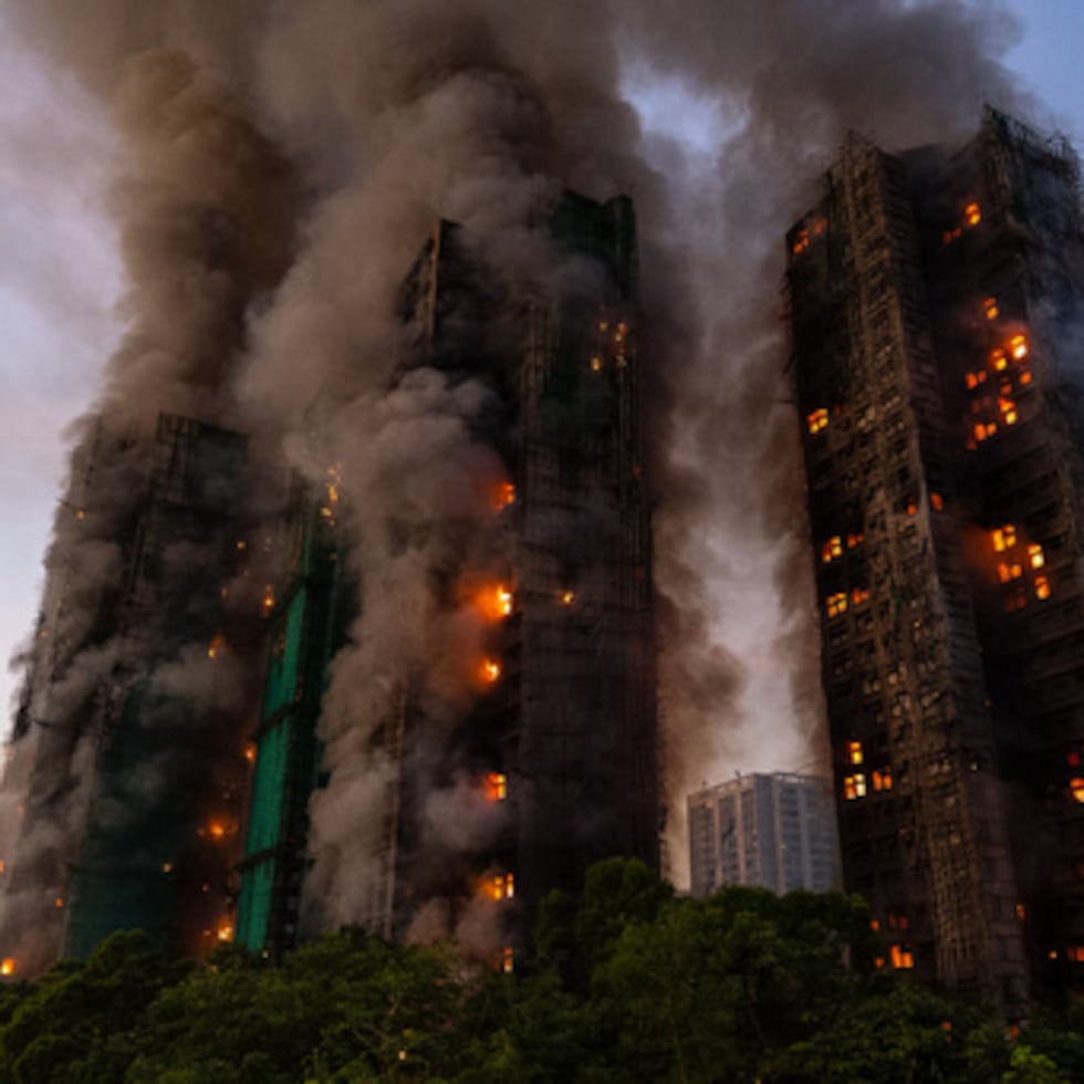El enorme incendio envolvió siete edificios de apartamentos y mató a 168 personas el 26 de noviembre de 2025.