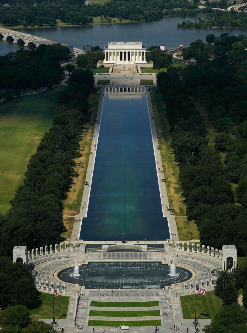 El estanque reflectante del Monumento a Lincoln y el propio Monumento a Lincoln se ven el jueves 25 de junio de 2026 en Washington. (Foto AP/Carolyn Kaster)