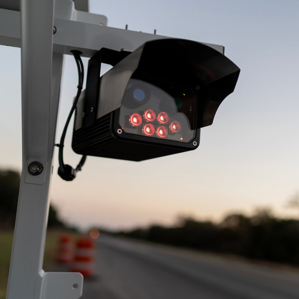 La Patrulla Fronteriza ha adquirido aún más poder recientemente gracias a la colaboración con otras agencias, al obtener información de lectores de matrículas a nivel nacional gestionados por la DEA —la agencia antidrogas— empresas privadas y, cada vez más, programas policiales locales financiados con fondos federales.