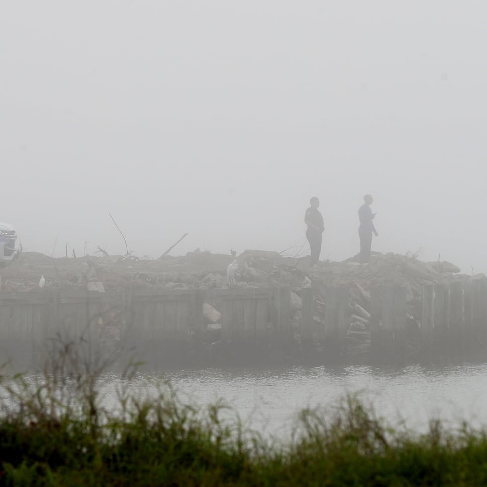 La Oficina del Sheriff del condado Galveston manifestó que miembros de su equipo de buceo, de su unidad de drones y otros habían acudido al lugar del choque.