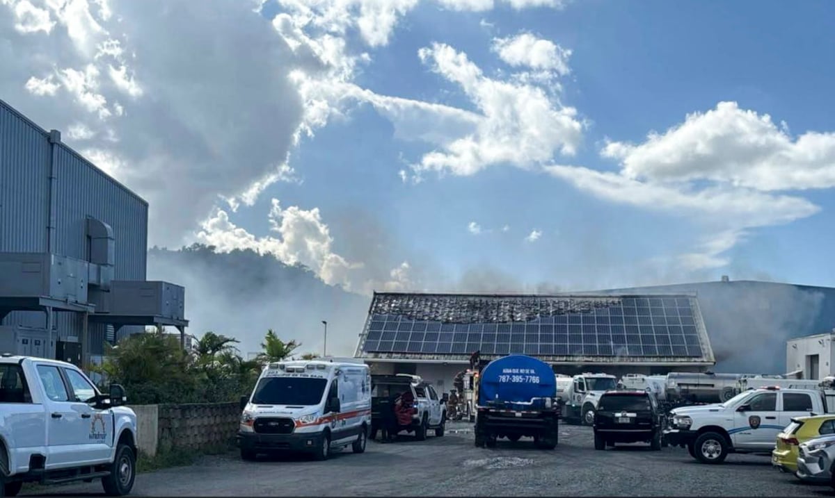 Incendio destruye almacén de materiales de mercadeo de Windmar Home en Toa Baja