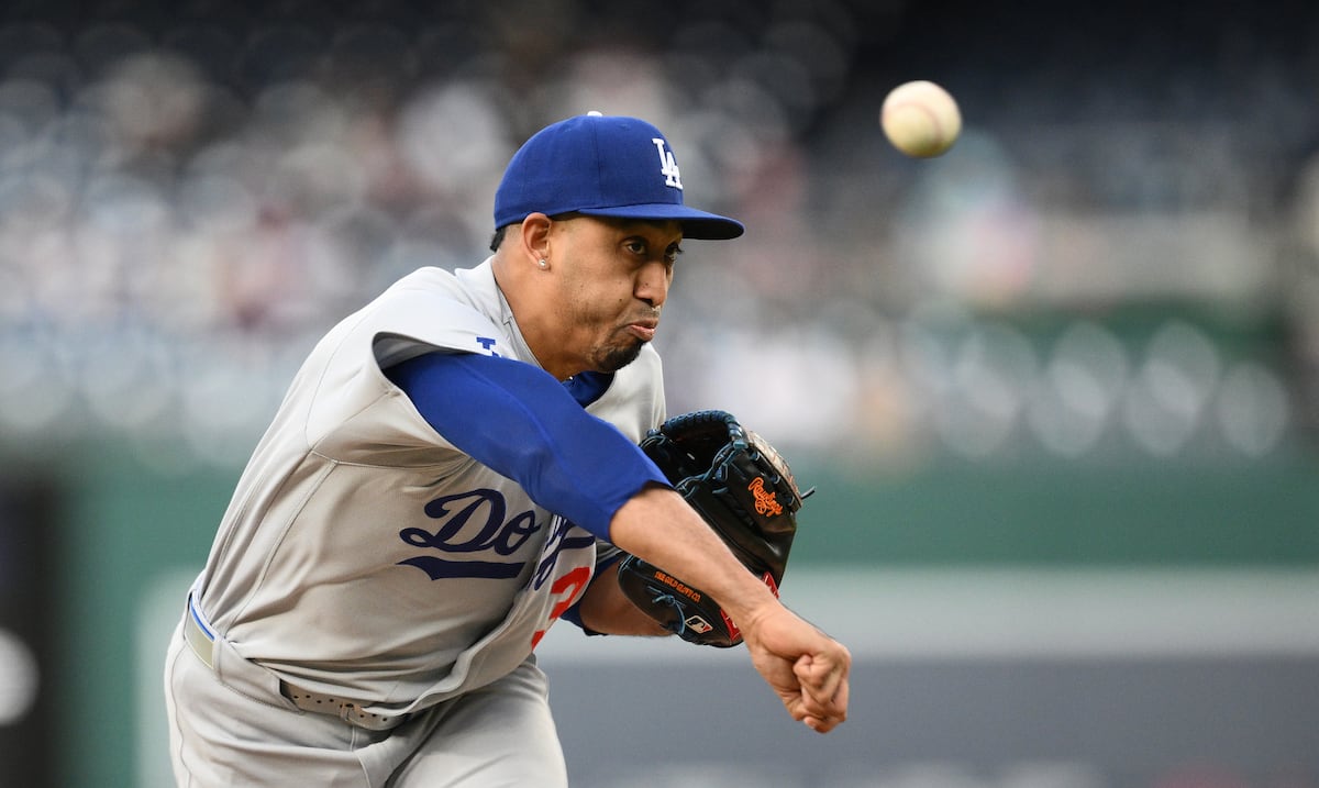 Edwin “Sugar” Díaz continúa perfecto al salvar su cuarto partido en victoria de los Dodgers ante los Blue Jays