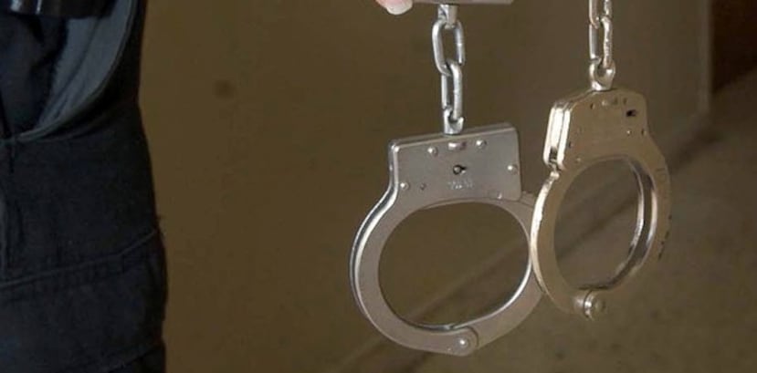 Contra Jaime M. Bayona Machado se presentaron dos cargos por agresión sexual y uno por maltrato a menores. (Archivo)