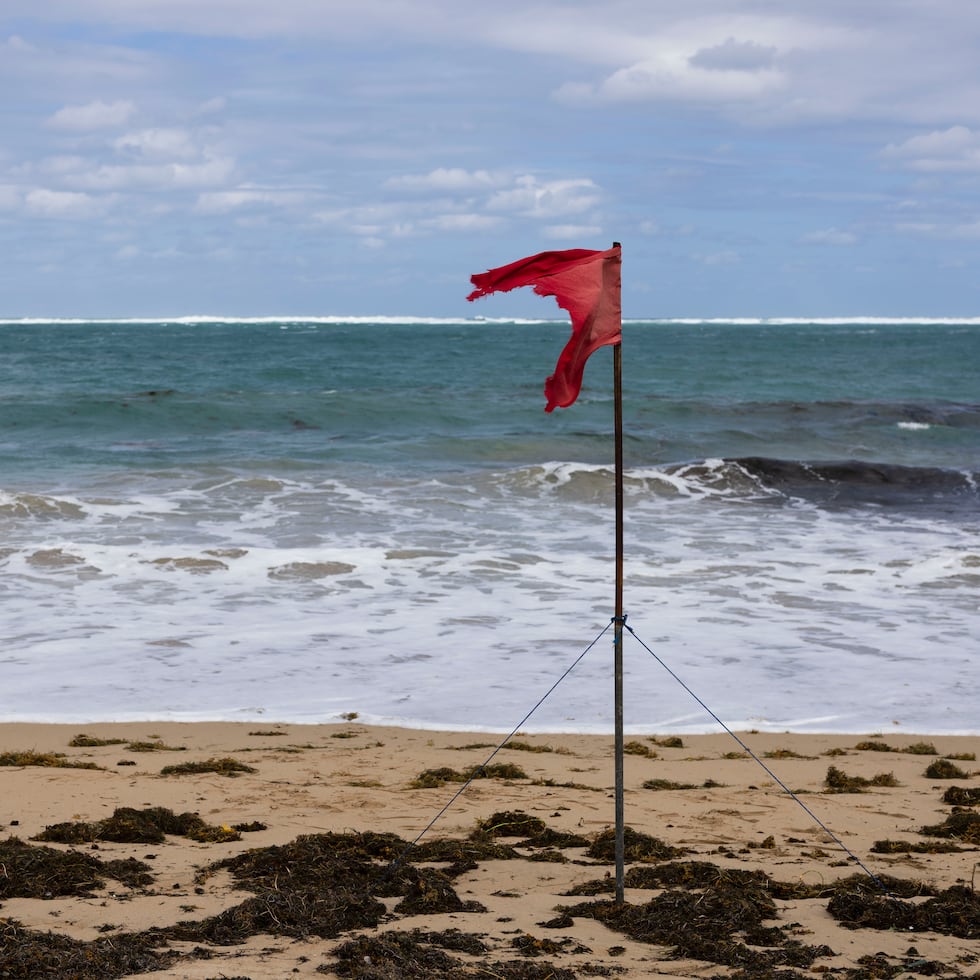 El SNM emitió varios boletines para alertar sobre las condiciones peligrosas en el mar.