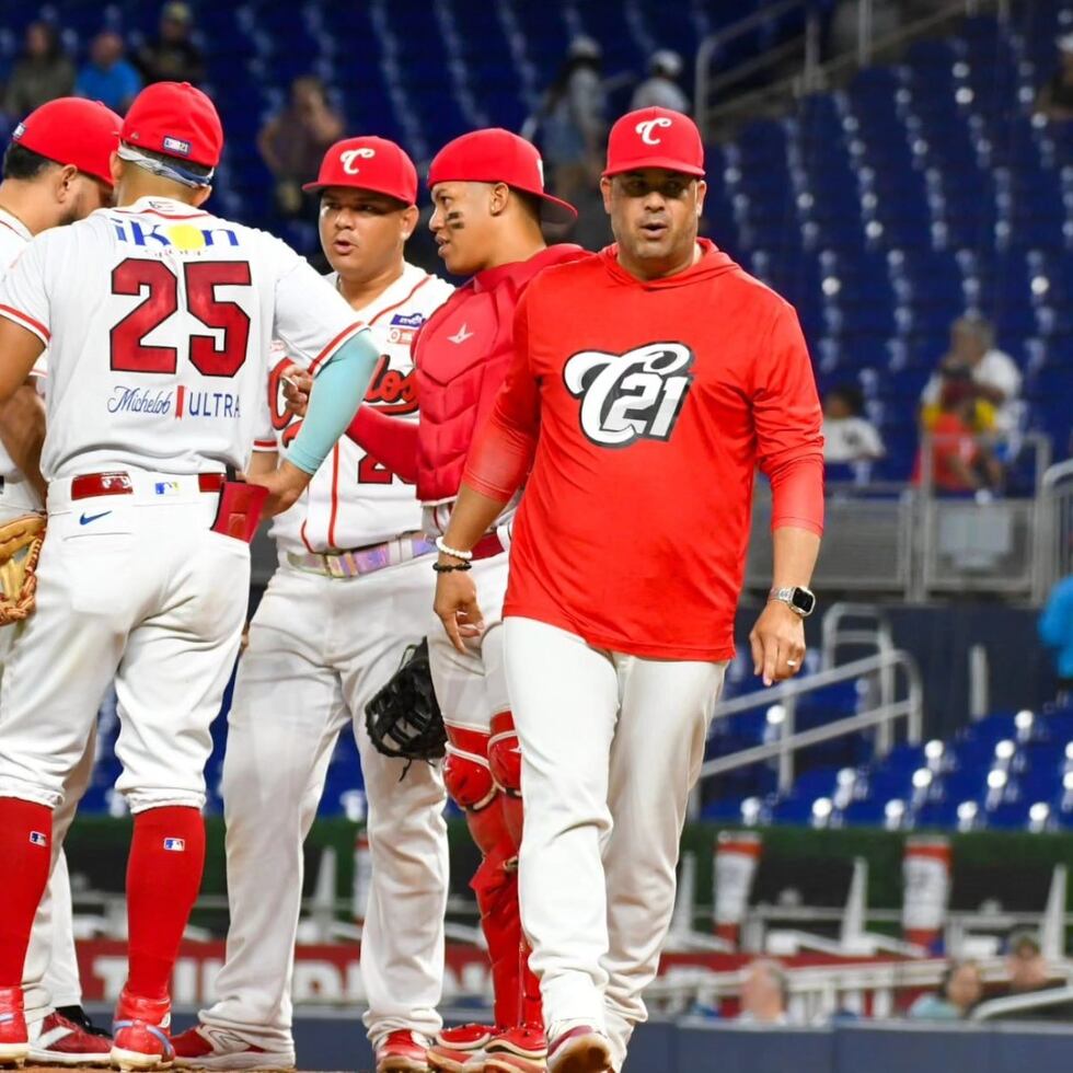 Ramón Vázquez (de rojo) culmina una etapa al frente de los Criollos, que incluyó campeonatos en las temporadas 2020-21 y 2021-22.