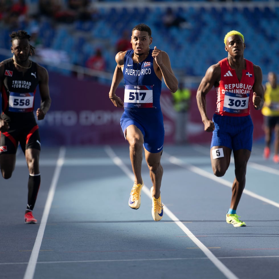 José Figueroa cuando corrió y ganó el oro en los Juegos Centroamericanos y del Caribe Santo Domingo 2026 en los 200 metros.