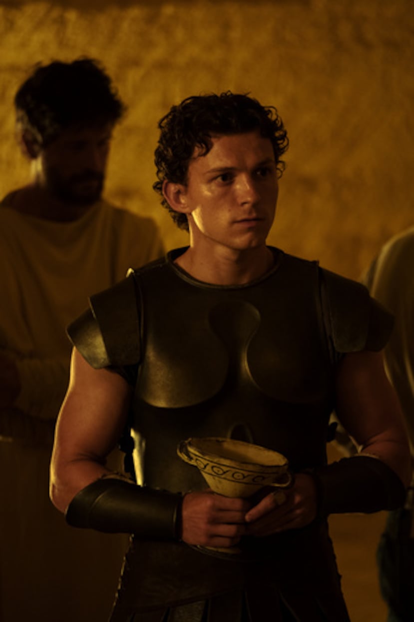Esta imagen, difundida por Universal Pictures, muestra a Tom Holland en el papel de Telémaco en una escena de «La Odisea». (Melinda Sue Gordon/Universal Pictures vía AP)