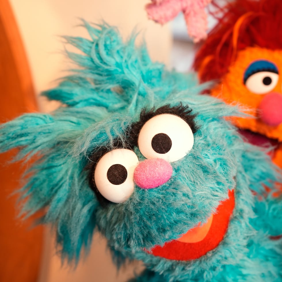 La empresa Jim Henson's Creature Shop abrió por primera vez las puertas de su taller en Queens para visitas públicas, lo que permite a los fans conocer a un titiritero, ver una demostración de manipulación de marionetas y tomarse fotos y grabar videos con personajes queridos e icónicos.