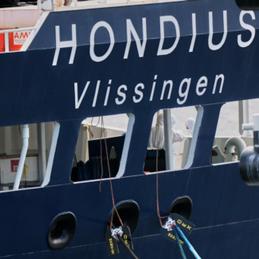 El crucero MV Hondius se encuentra en el puerto de Rotterdam en Países Bajos.