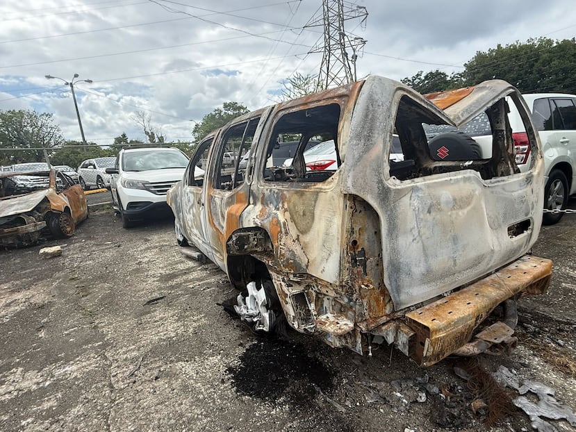 Vehículo quemado en Vega Baja