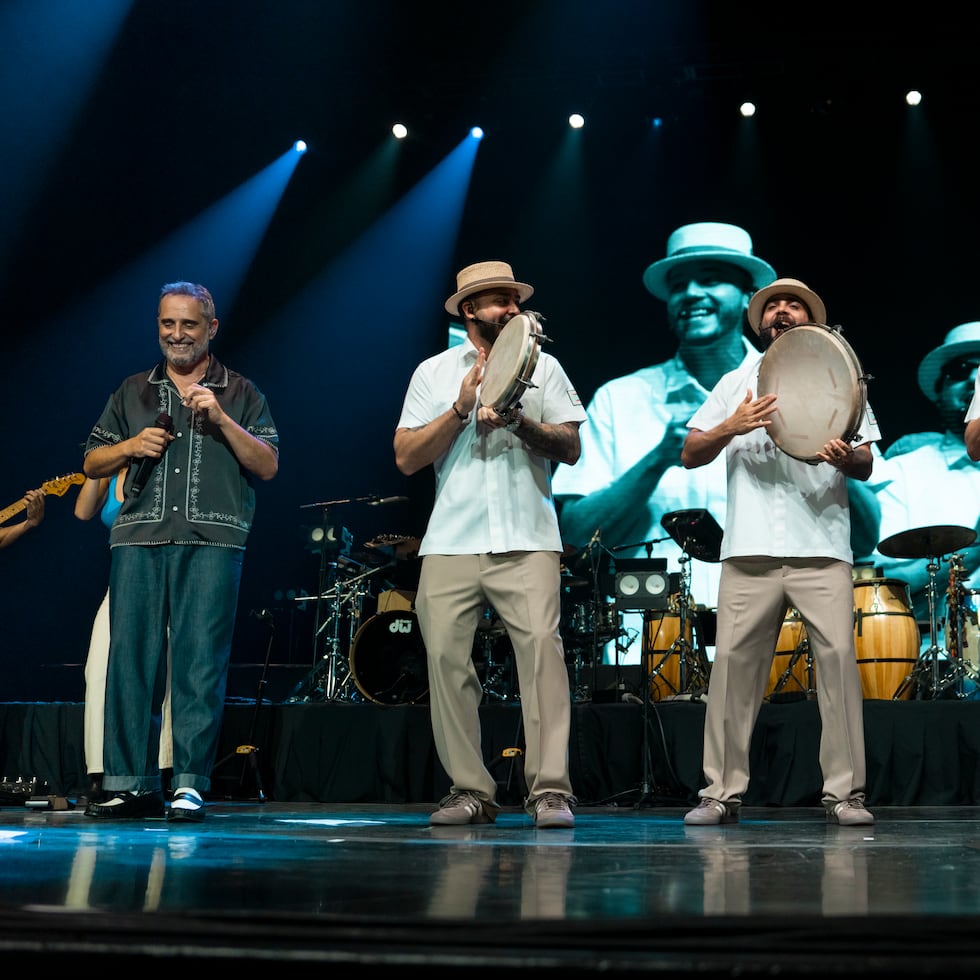 El cantautor de Uruguay invitó a Los Pleneros de la Cresta a su concierto en Puerto Rico. (Cheery Viruet)