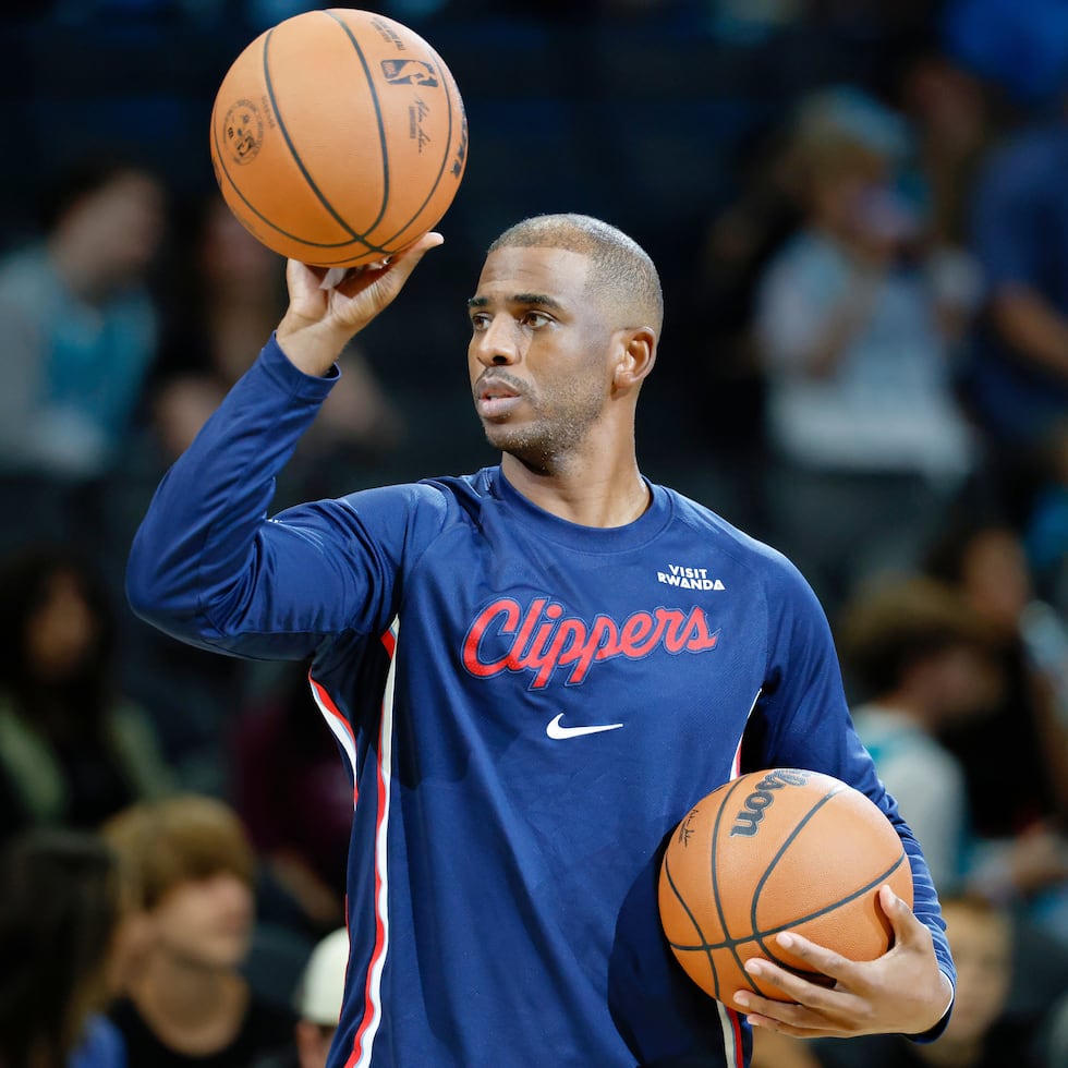 Esta temporada, Chris Paul promedia 2.6 puntos y 3.3 asistencias con tan solo 14.3 minutos por partido.