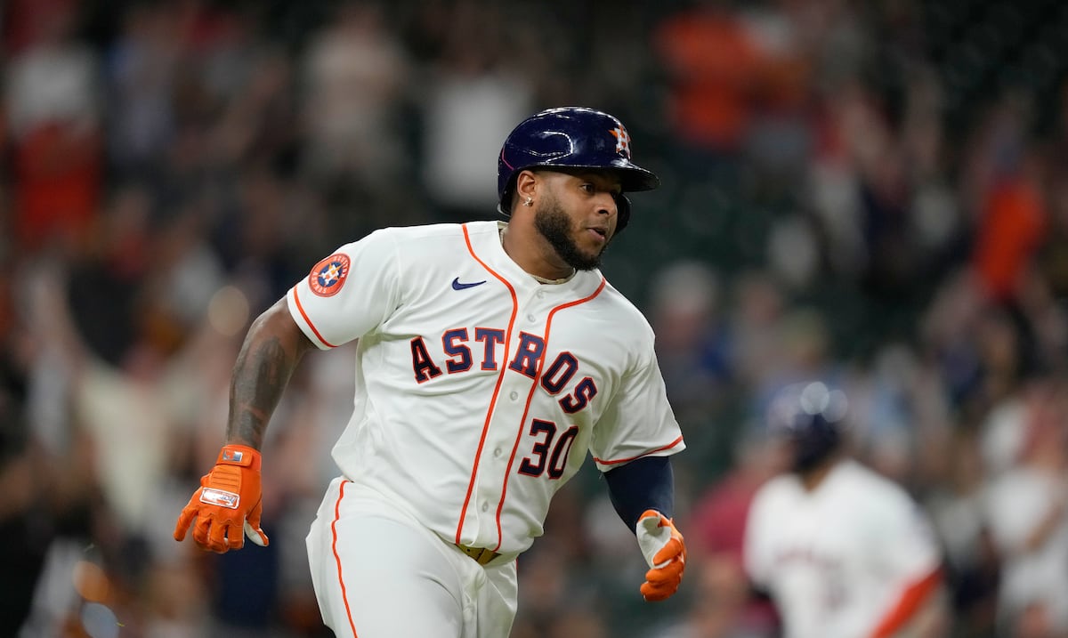 Nelson Velázquez impulsa las dos carreras del triunfo de Houston sobre los White Sox