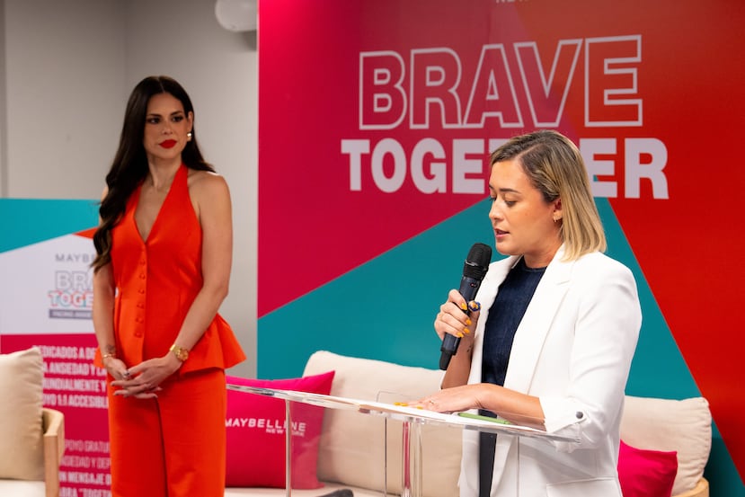 Natalie Pietri, Brand Manager de Maybelline New York, presenta la implementación de Brave Together en Puerto Rico.
