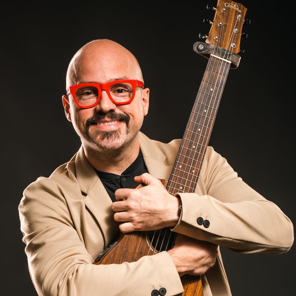 El cantante y músico José Cañas se ha destacado por los pasados años por grabar música contemporánea con elementos del folclor de Costa Rica.