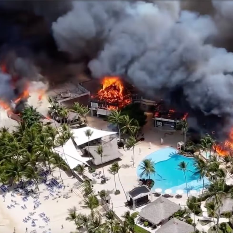 El incendio del hotel, visto desde un drone.