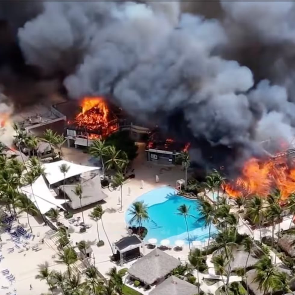 El incendio del hotel, visto desde un drone.