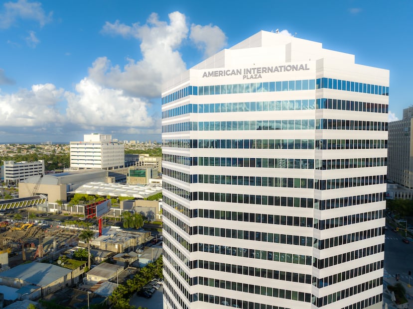 "Ofrecemos un portafolio con edificios clase A, con la mejor estructura, con la mejor infraestructura, con los mejores estándares y con amenidades y servicios que son únicos en el mercado de bienes raíces", destacó García Martínez.