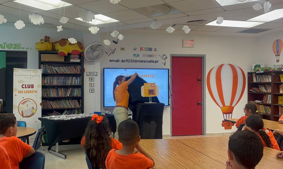 Niños escritores de Cidra regalan sus cuentos a biblioteca escolar