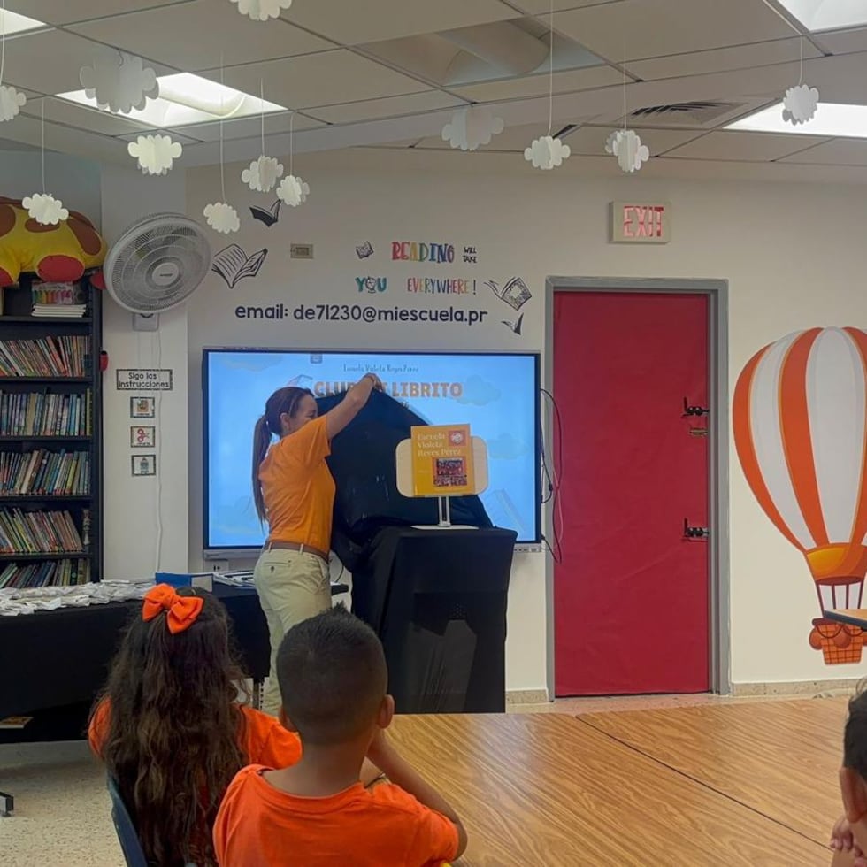 En la biblioteca de la Escuela Violeta Reyes Pérez, en Cidra, fue develado un libro con 20 cuentos escritos por estudiantes del Club Mi Librito.