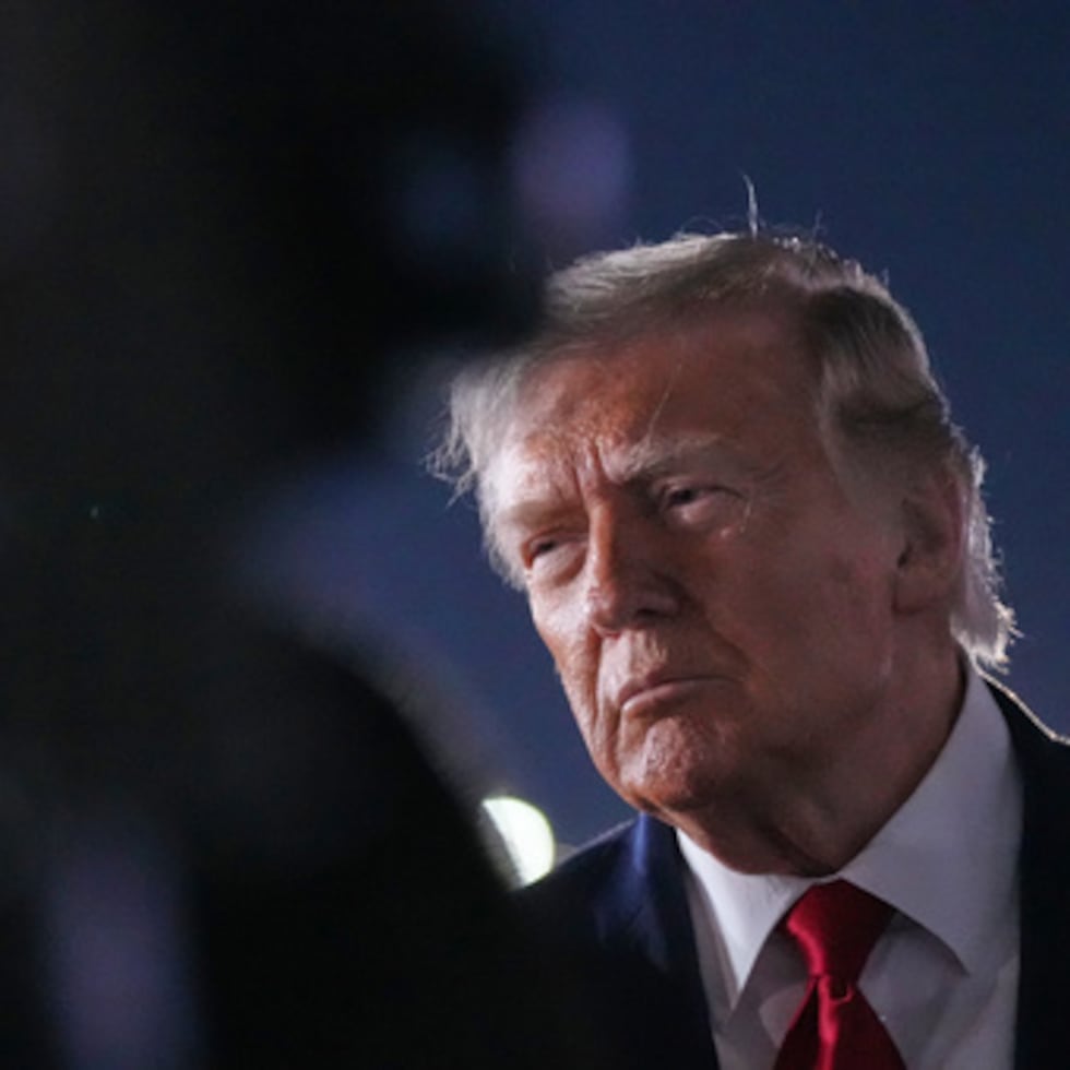 Más temprano, el presidente Donald Trump culpó a Irán de derribar la nave cerca del estrecho de Ormuz y dijo que Estados Unidos debía responder.