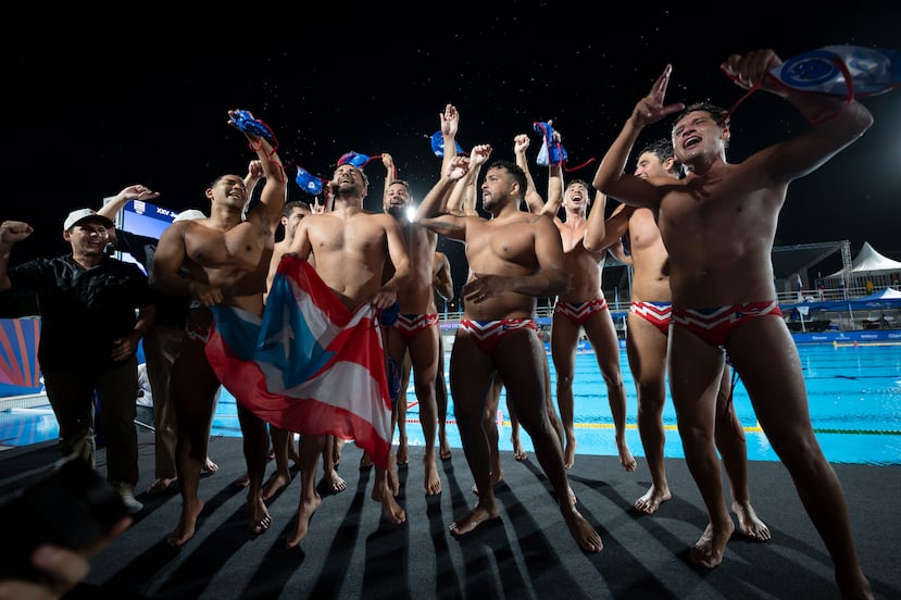 La Selección de Polo Acuático Masculino de Puerto Rico celebra el 25 de julio de 2026 tras ganar la medalla de oro ante Colombia, 16-12, en los Juegos Centroamericanos y del Caribe 2026 en Santo Domingo, República Dominicana.