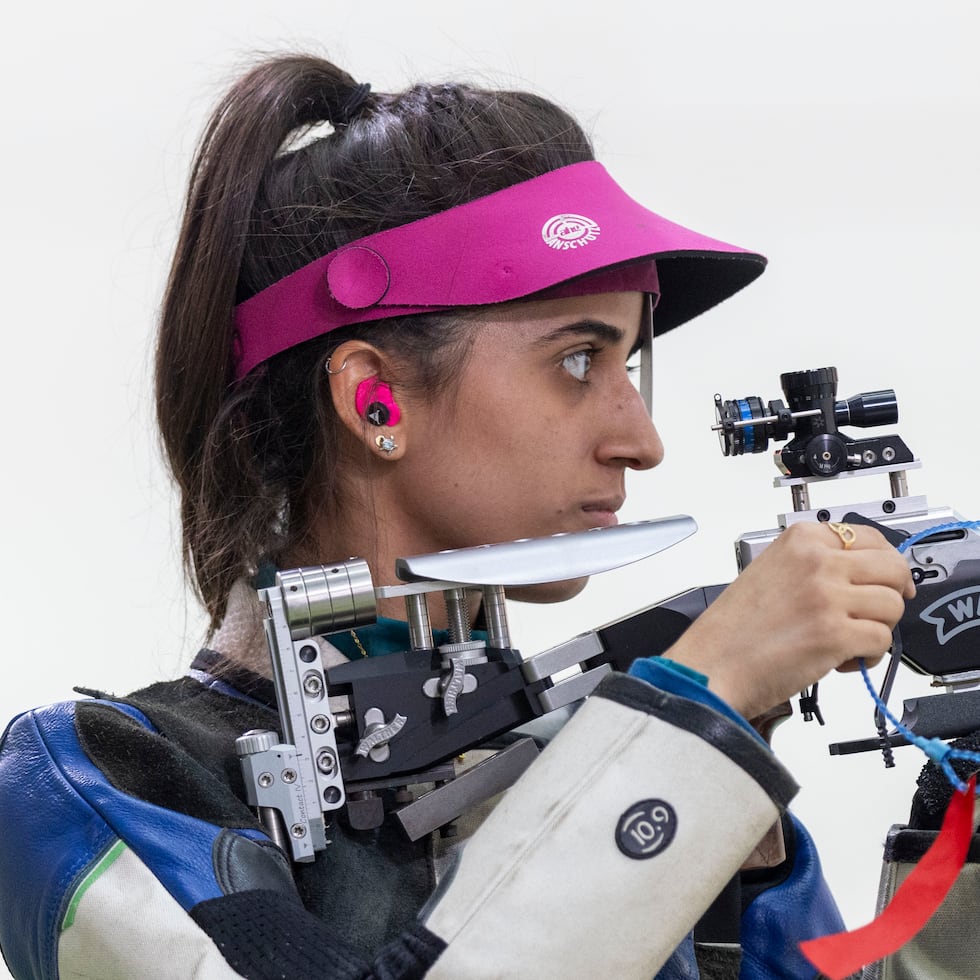 Yarimar Mercado durante su participación en los Juegos Panamericanos de Santiago 2023. La tiradora puertorriqueña revalidó este lunes su campeonato centroamericano en la prueba de rifle a tres posiciones.