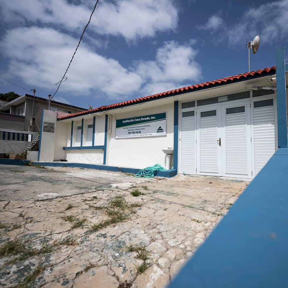 Fachada del hogar de cuido Casa Dorada, en Las Piedras, donde presuntamente una mujer de 87 años fue maltratada por un cuidador.